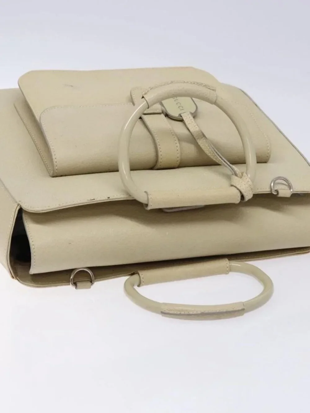 Gucci brand	gucci color	beige